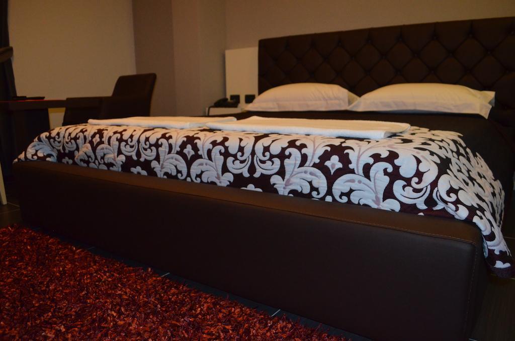 Hotel Mustang Vasqarr Extérieur photo