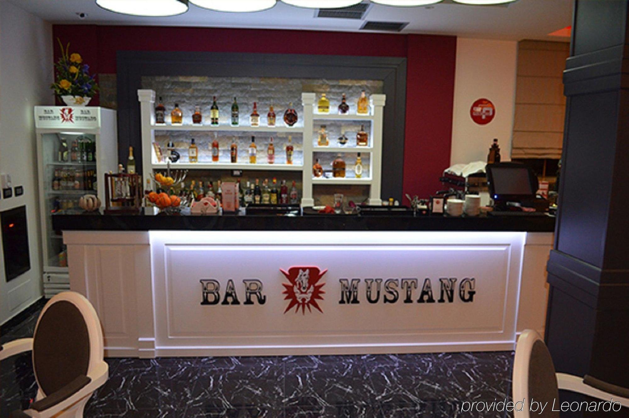 Hotel Mustang Vasqarr Extérieur photo