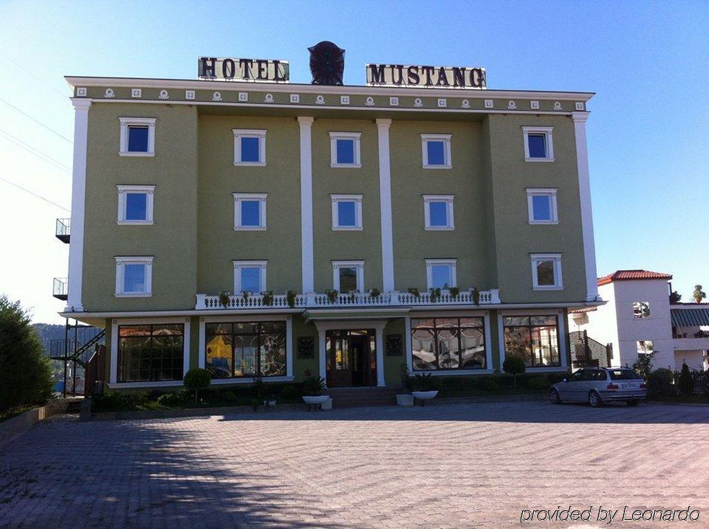 Hotel Mustang Vasqarr Extérieur photo
