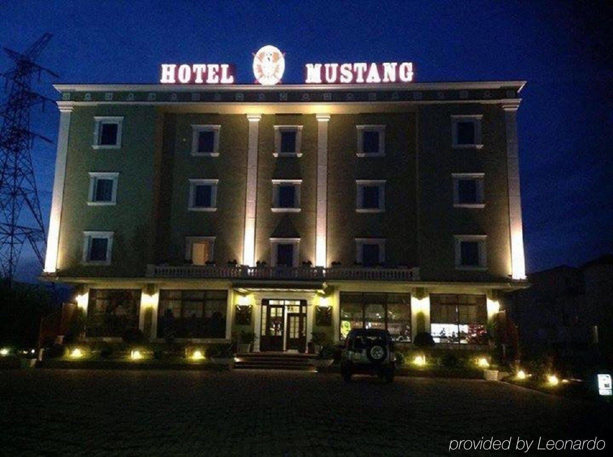 Hotel Mustang Vasqarr Extérieur photo